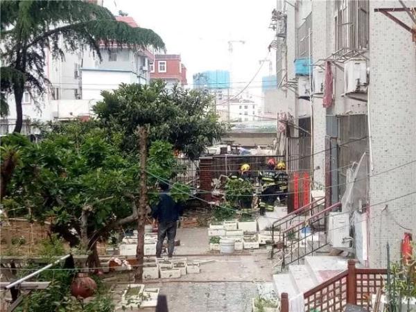 突發(fā)！青島一居民樓發(fā)生爆燃！已造1人死亡，7人受傷！3公里外有震感…