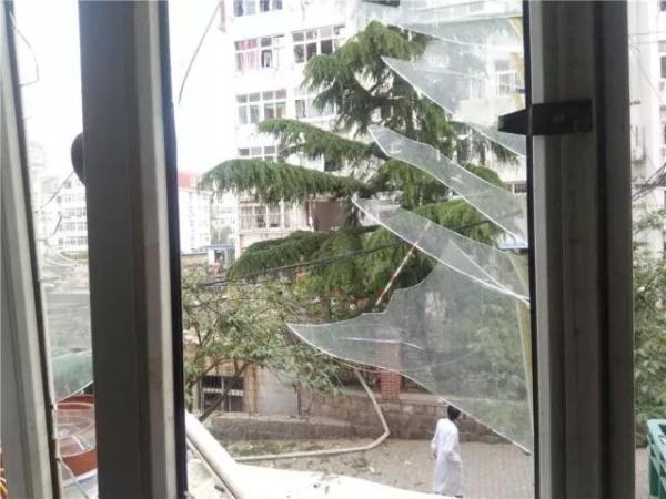 突發(fā)！青島一居民樓發(fā)生爆燃！已造1人死亡，7人受傷！3公里外有震感…