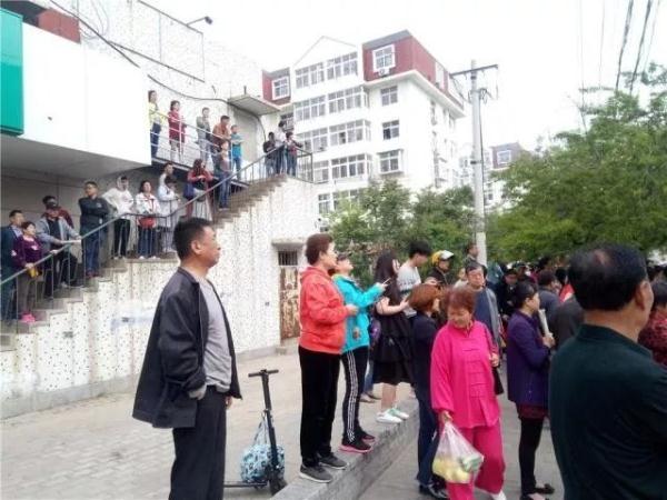 突發(fā)！青島一居民樓發(fā)生爆燃！已造1人死亡，7人受傷！3公里外有震感…